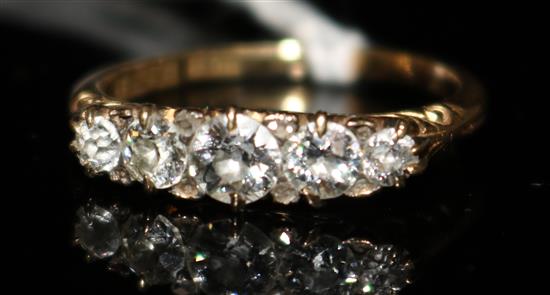 An early 20th century 18ct gold and graduated five stone diamond ring, size O.